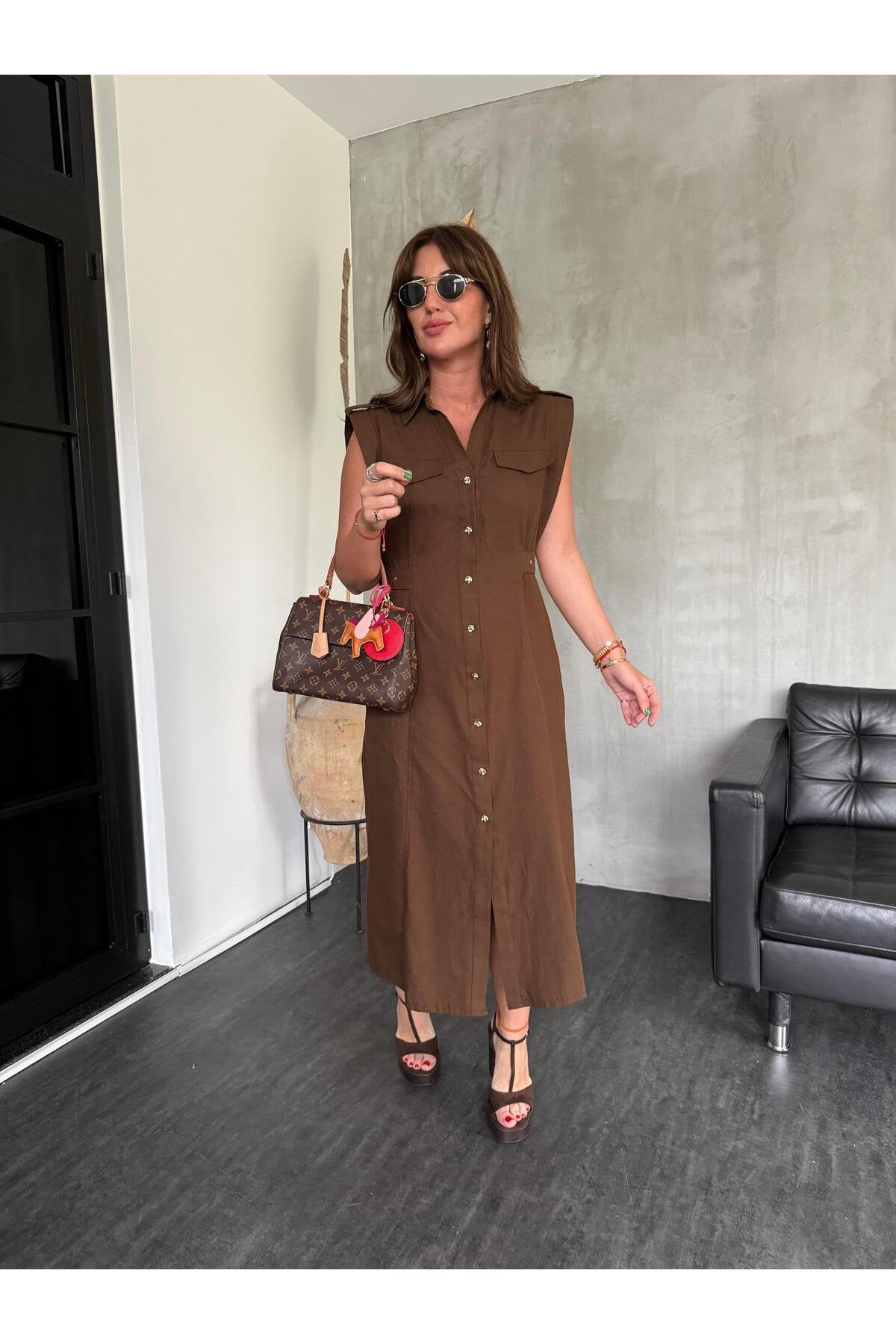 Orijinal Model , Kemer Detaylı , Gold Düğmeli , Acı Kahve , Keten Elbise