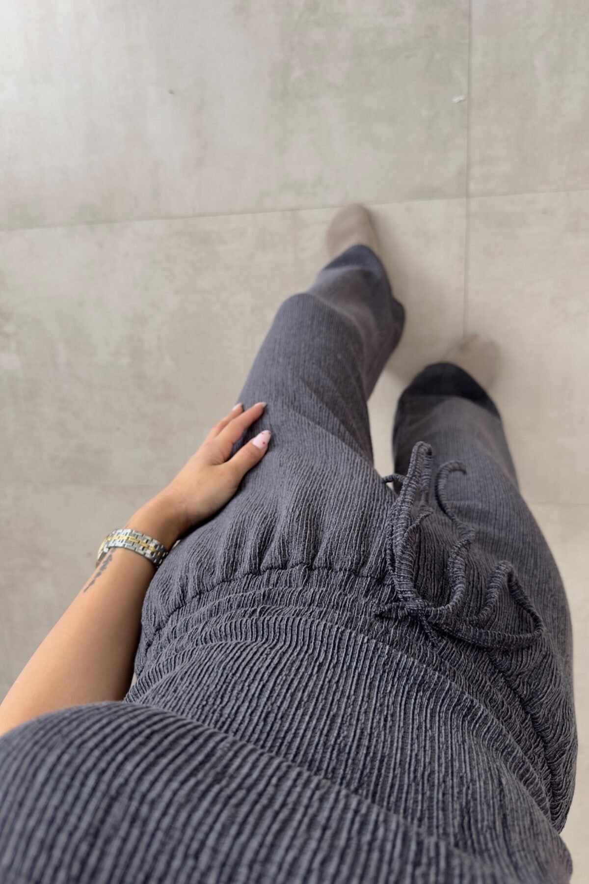 dik boğazlı yaka sıfır kollu bluz altı yüksek bel bol paça pantolon ikili muadil zr pinterest takım