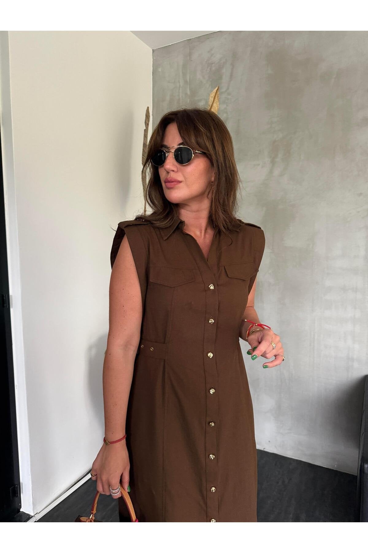 Orijinal Model , Kemer Detaylı , Gold Düğmeli , Acı Kahve , Keten Elbise