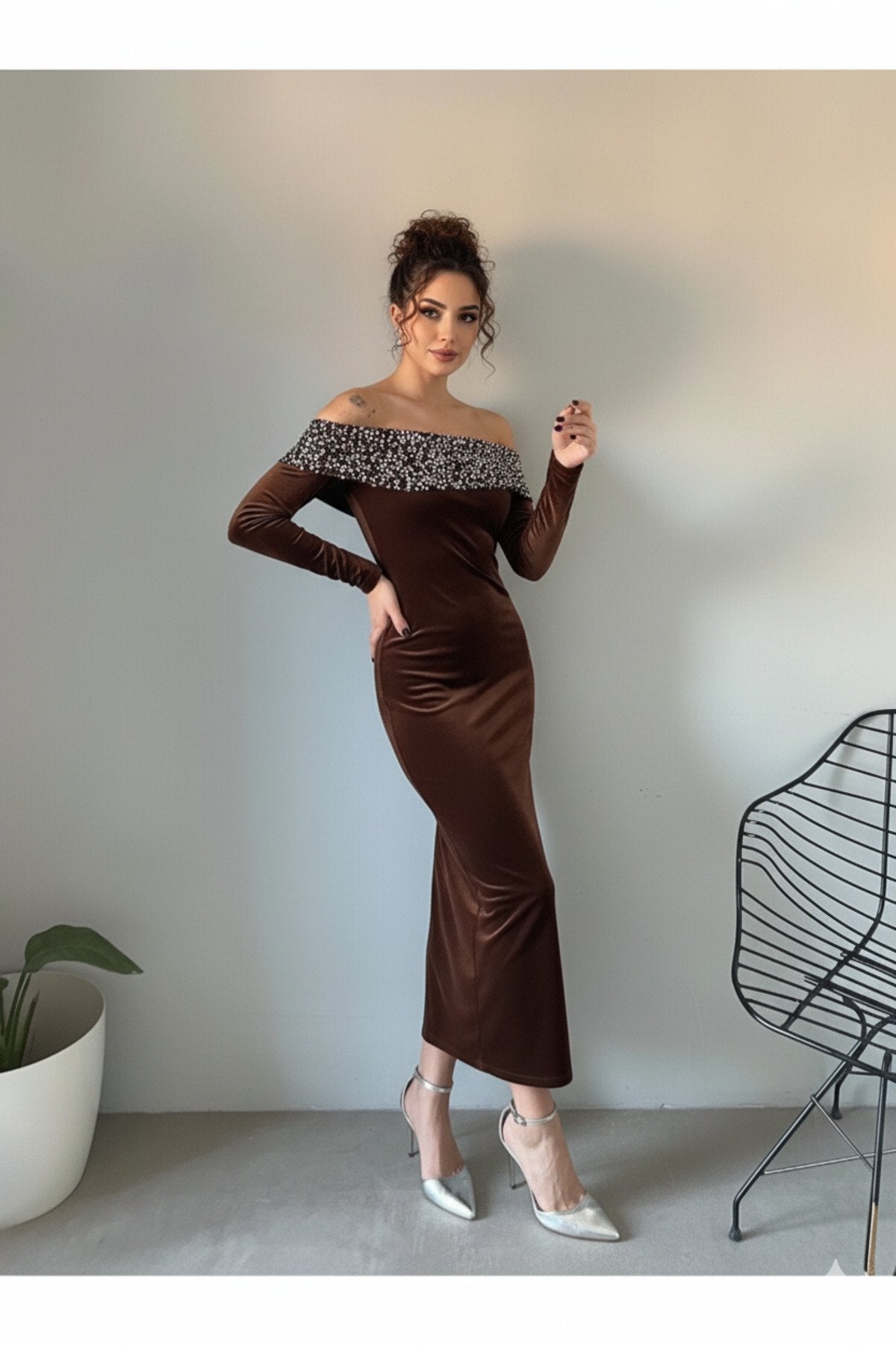 Kadın Payetli Madonna Yaka Kadife Şık Gece Yılbaşı Elbisesi