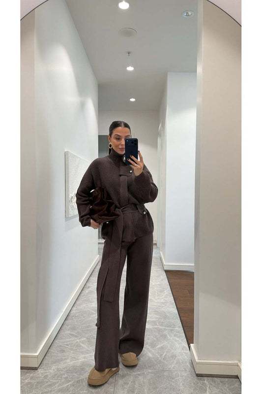 DİK YAKALI KUŞAKLI TRİKO TAKIM