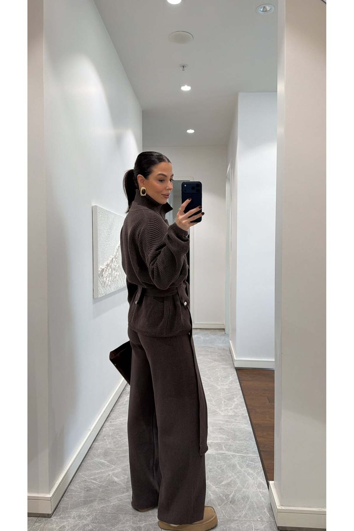 DİK YAKALI KUŞAKLI TRİKO TAKIM