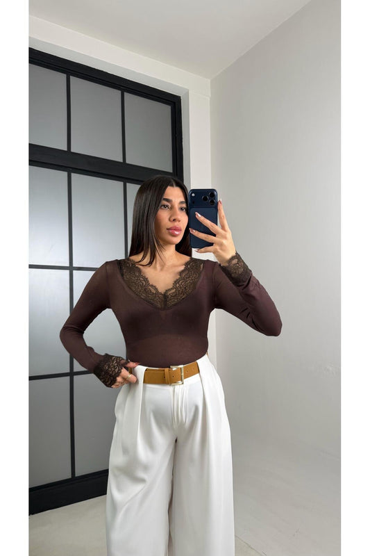 Acı Kahve Dantel Detaylı Kaşmir Dokulu Bluz GAUS-01094